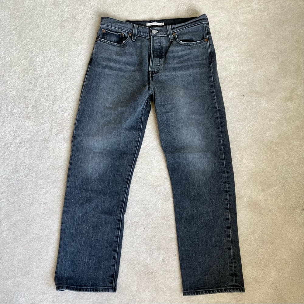 Levi’s Black Jeans wedgie straight size 29 crop